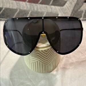 Stylish Black Oversized Sunglasses